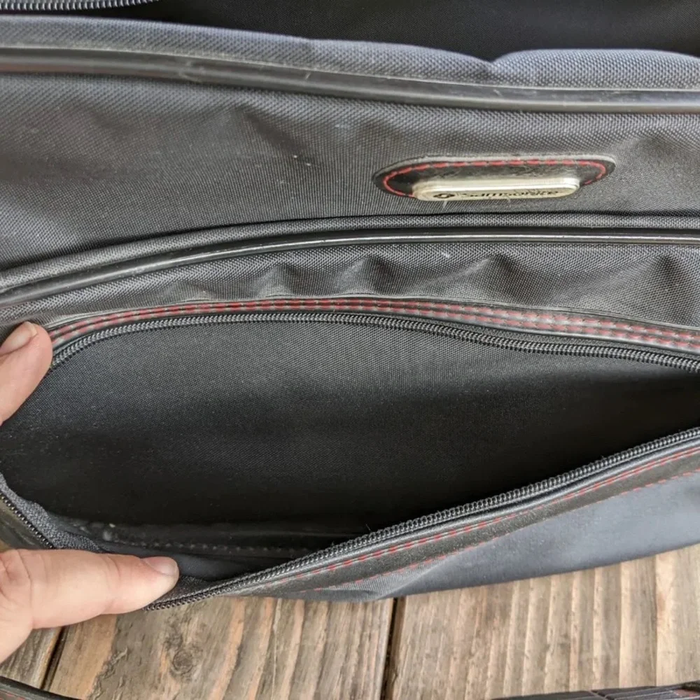 Vtg SAMSONITE Easy Going Messenger Shoulder Bag Black w/ Red Stripe
